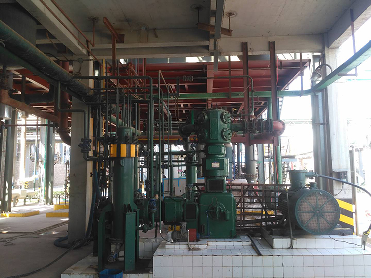 全國首臺套大排量往復式中高壓氯化氫壓縮機，用于液化氯化氫氣體。